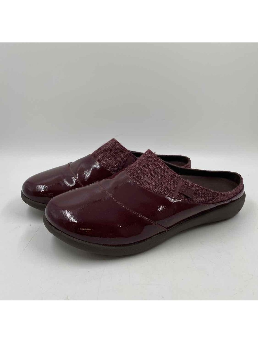 revitalign Women's Shoe Size 9 Wine Textured Mules